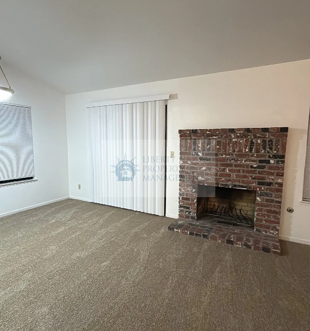 3 bed, 1450 sqft, $2,395 — Photo 2