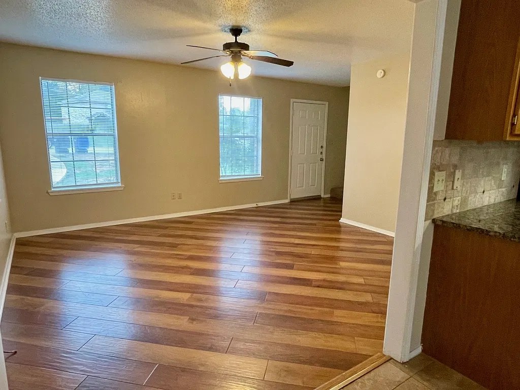 3 bed, 1400 sqft, $1,495 — Photo 4