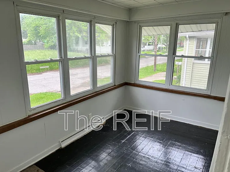1553 Illinois Ave — Photo 4
