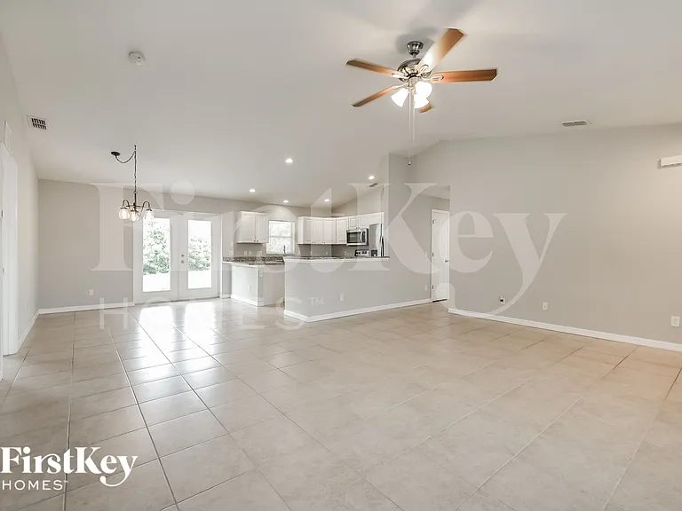 11104 Corrigan Ave — Photo 5