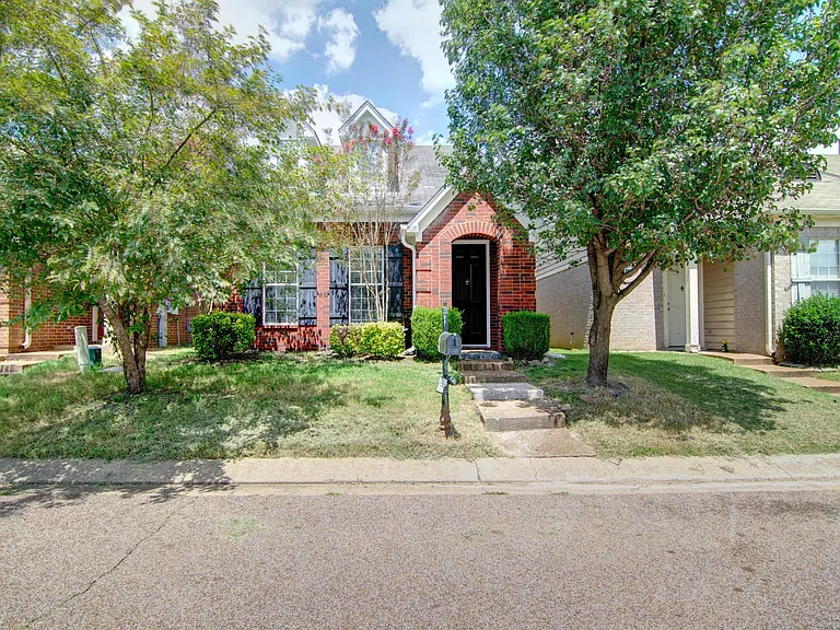 9138 Cinderhill Cv E — Photo 1