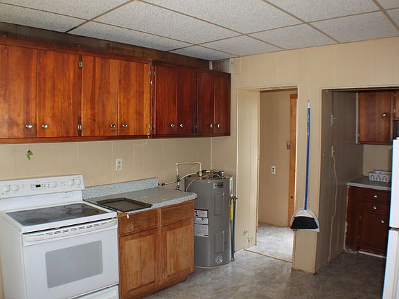 2nd image of 739 Commercial Ave
