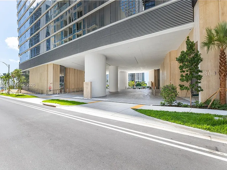 300 Biscayne Boulevard Way #2802 — Photo 54