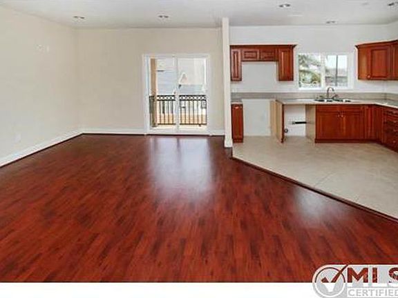 3rd image of 841 W 164th St