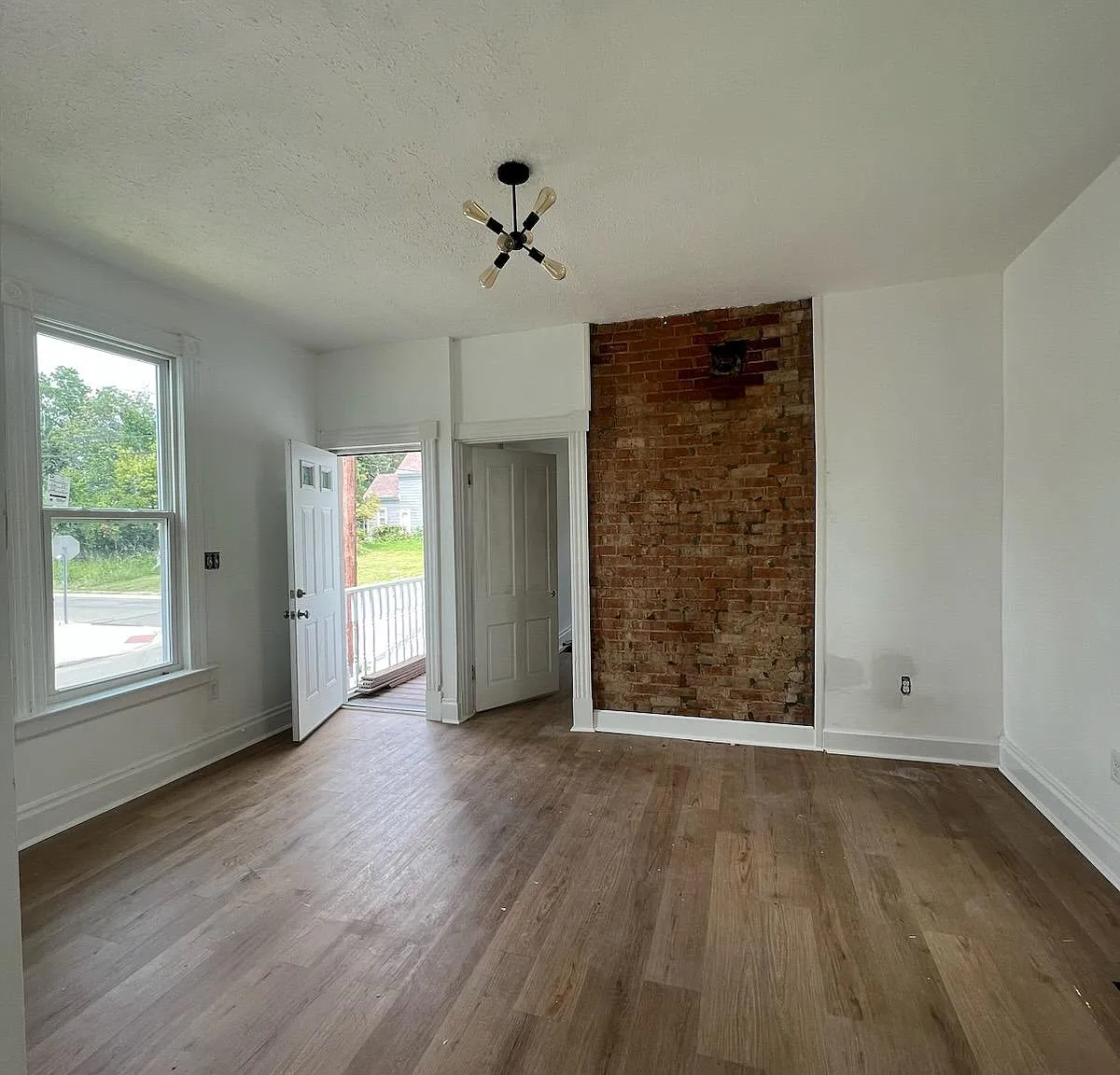 1 bed, 672 sqft, $1,100 — Photo 2