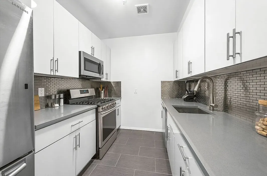 318 Warren Street — Photo 3