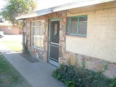 Single level in high demand rental area