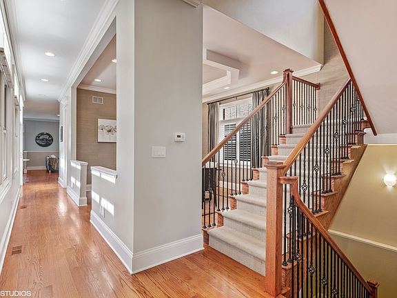 5th image of 5038 N Ravenswood Ave #A/b