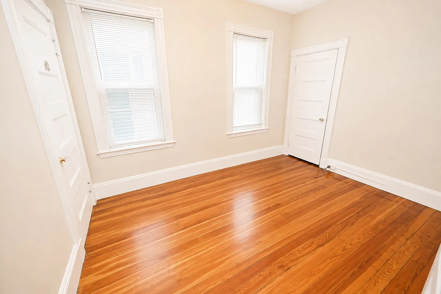 3 bed, 1254 sqft, $3,390 — Photo 3