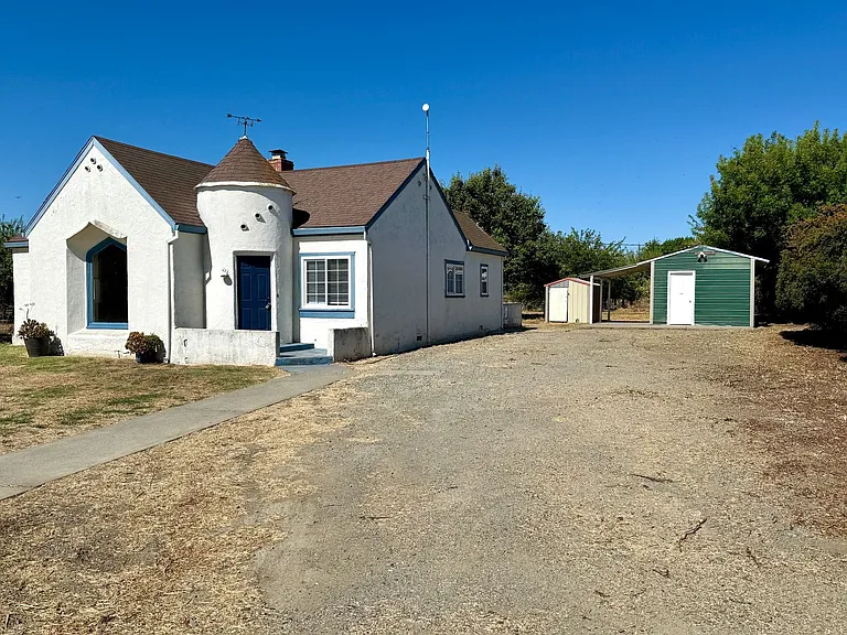 1659 County Rd E — Photo 2