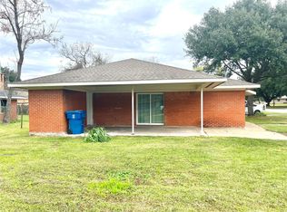 1045 6th St, Hempstead, TX 77445