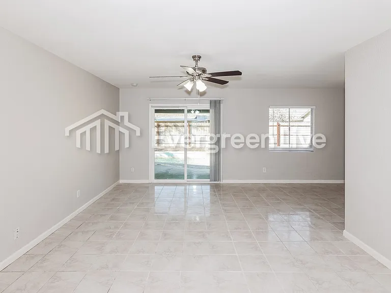 6604 W Christy Dr — Photo 4