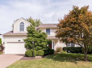 1740 Queens Dr, Bettendorf, IA