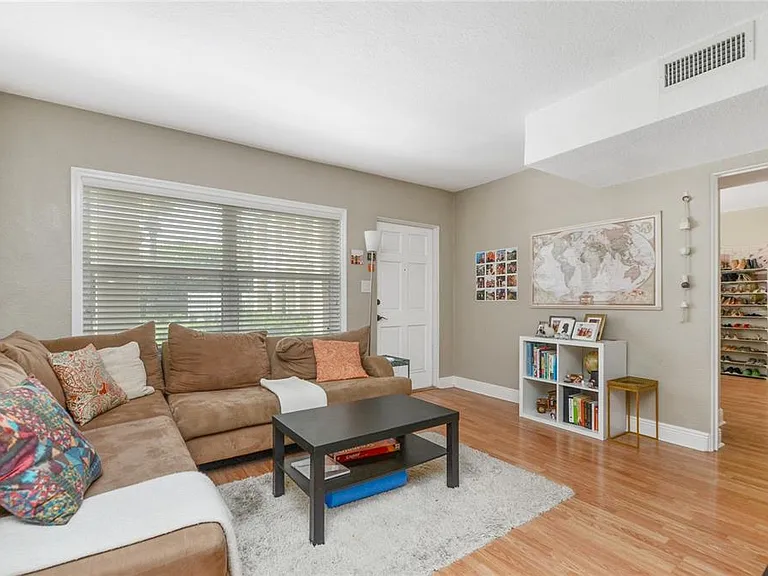 225 E New Hampshire St #7 — Photo 4