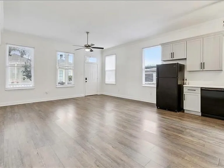 2322 Chippewa St — Photo 4