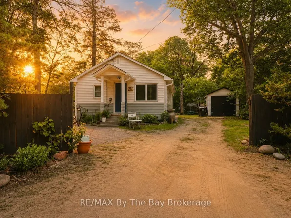 217 Dunkerron Ave, Wasaga Beach, ON L9Z 2G8