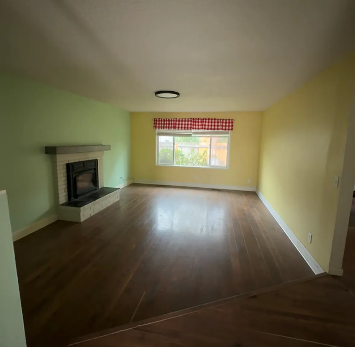 3 bed, 1351 sqft, $2,300 — Photo 3