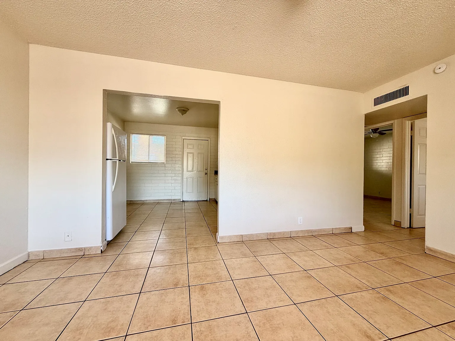 2 bed, 800 sqft, $995 — Photo 3