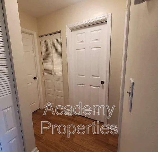 200 Sheraton Ct — Photo 9