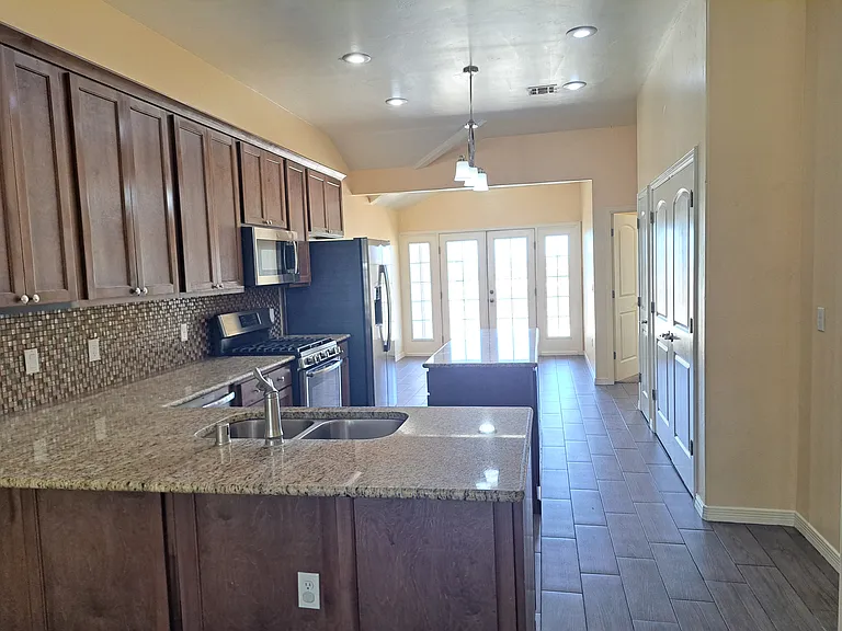 2225 Dakota Dr #D — Photo 6