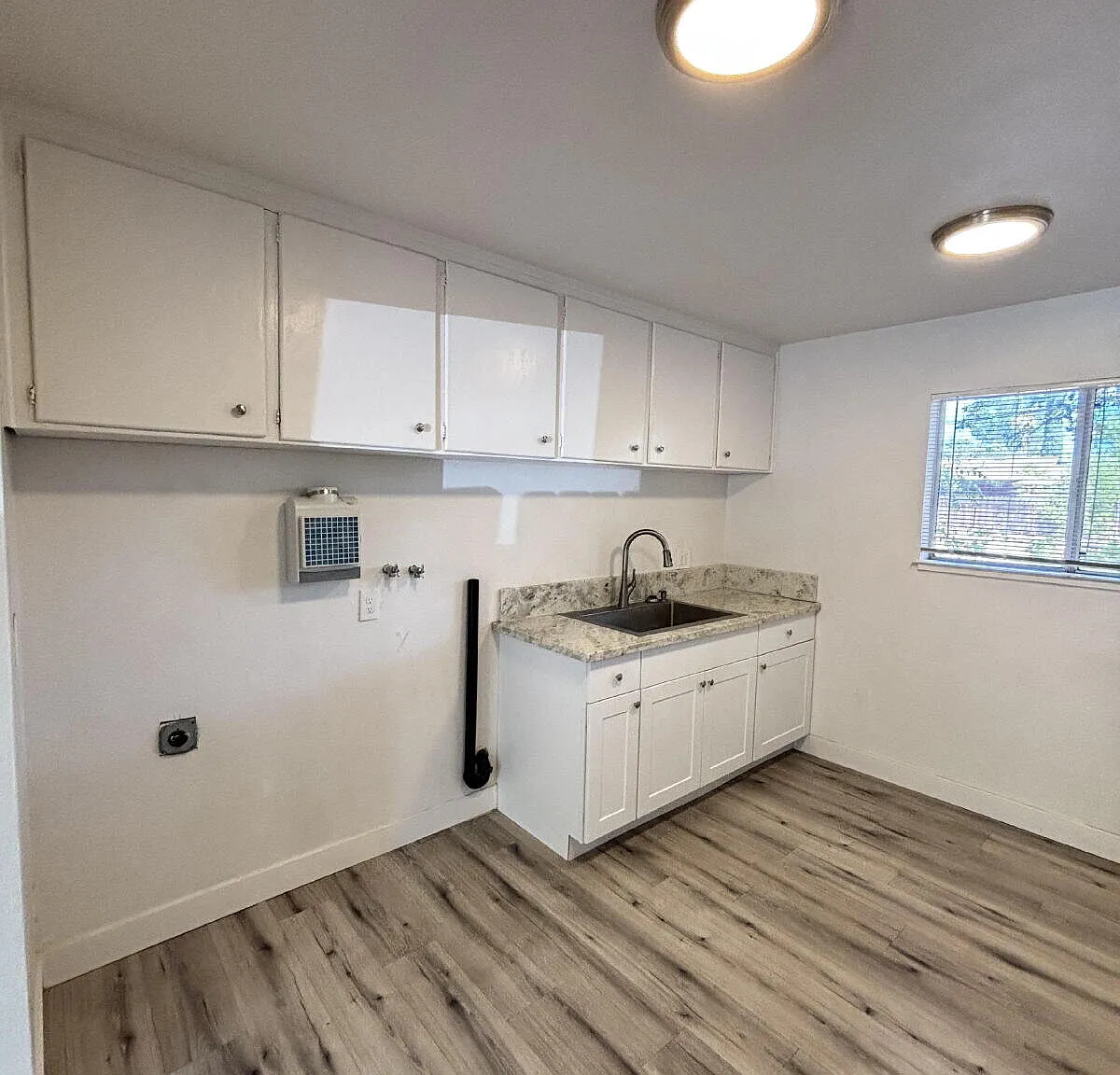 Great updated cottage in gated community with Bonus Room! — Photo 4