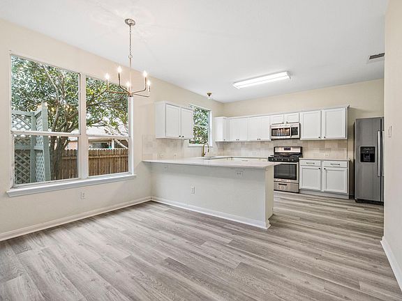 2nd image of 1210 Heritage Hill Cv