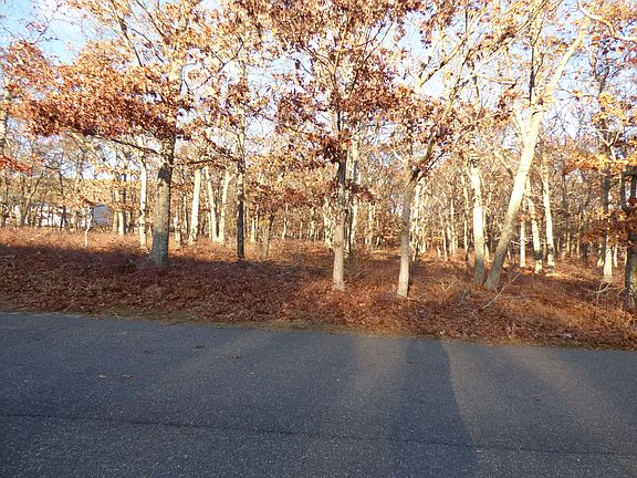3rd image of 8 Dayton Ln