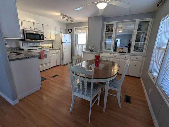 4th image of 66106 Windsor Rd