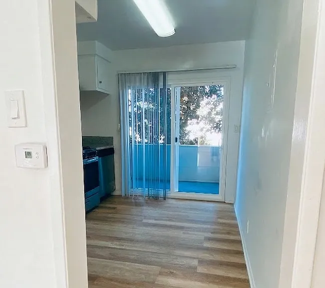 13860 Burbank Blvd — Photo 54