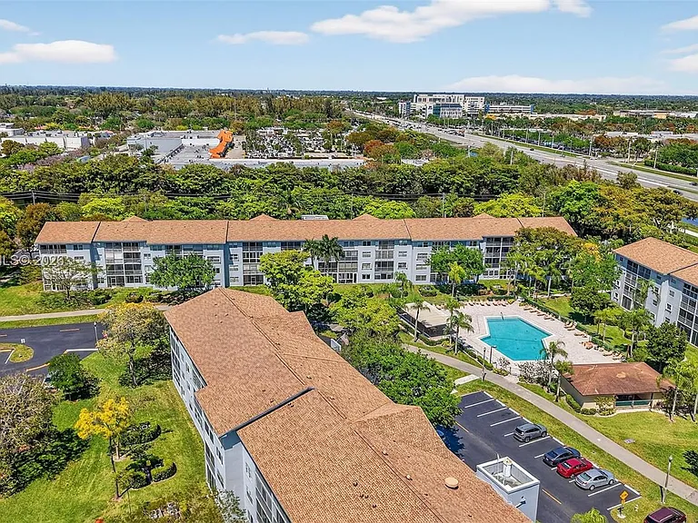 12500 SW 5th Ct #109M — Photo 38