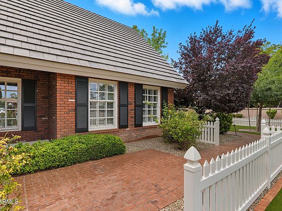 3rd image of 1001 E CAROLINE Lane