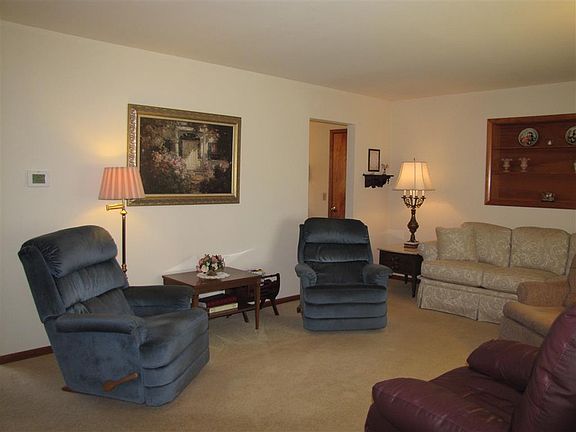 3rd image of 139 Westview Dr