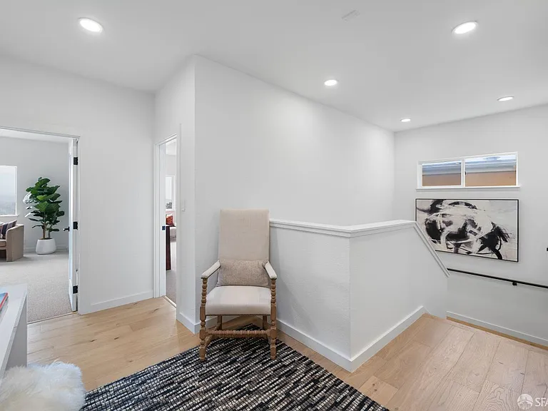 628 Los Palmos Dr — Photo 55