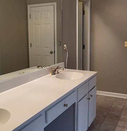3rd image of 1495 Gateview Dr