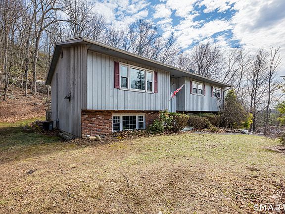 3rd image of 40 Little Bear Hill Road