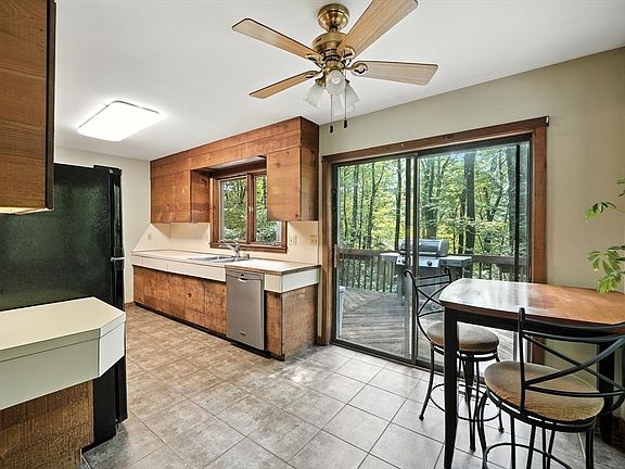 5th image of 79 Pine Ridge Rd