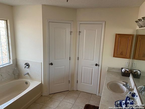 3rd image of 23894 Crossland Rd
