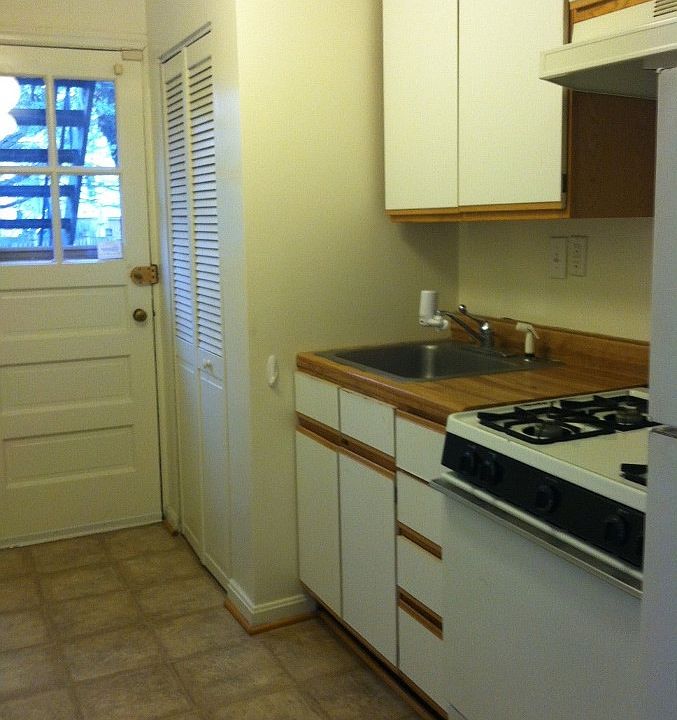 2nd image of 609 Independence Ave SE APT B