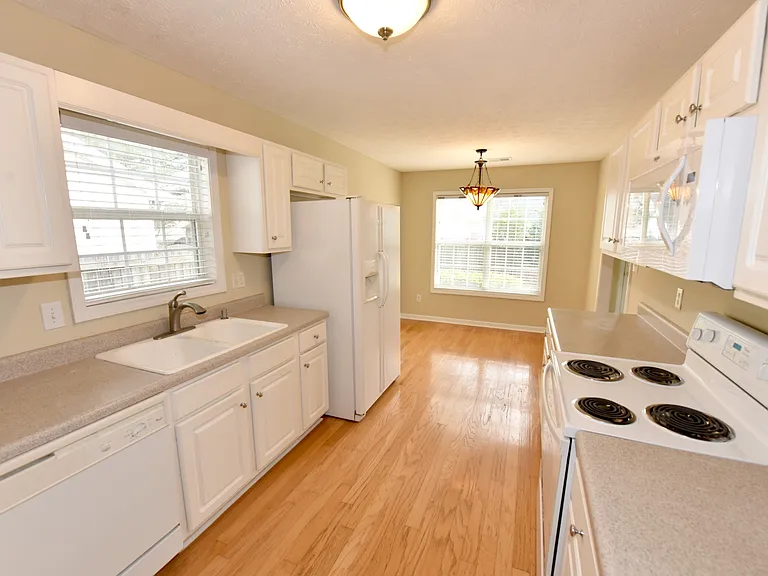2192 Herndon St — Photo 3