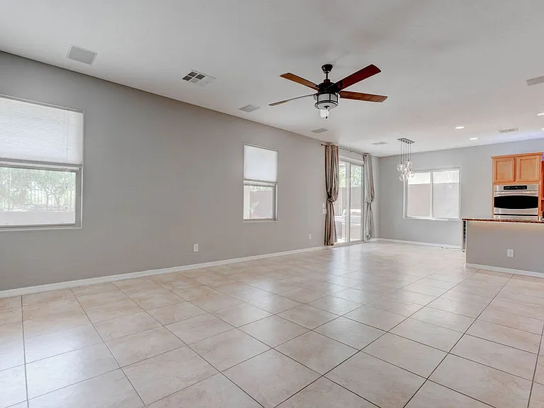 2589 Chateau Clermont St — Photo 34