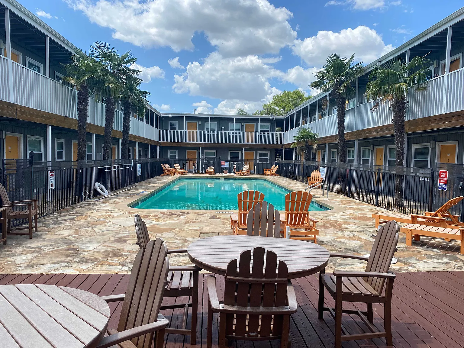 2 bed, 820 sqft, $1,225 — Photo 1