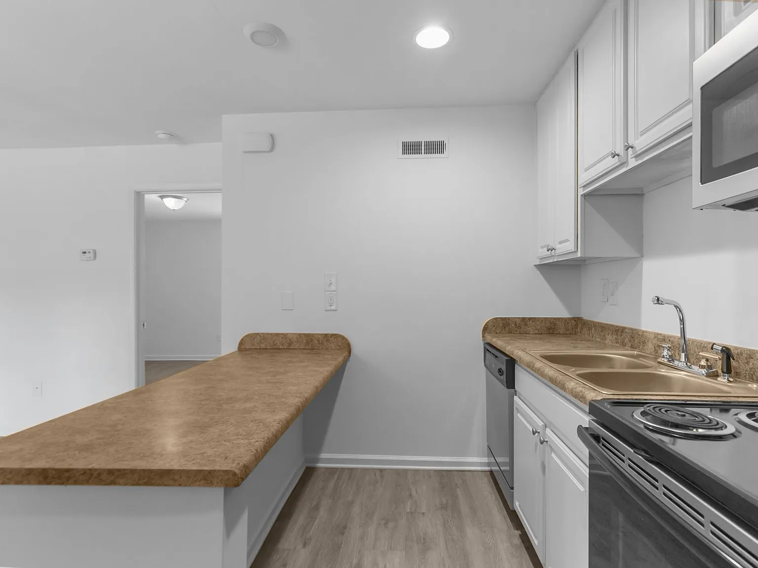 Mountain Crest — Photo 1