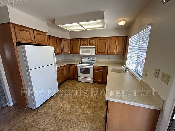 5th image of 4257 E Kiowa St