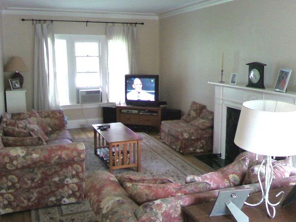 Living room (newly painted)