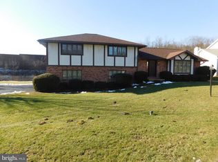 481 Summit Dr, Lewistown, PA 17044