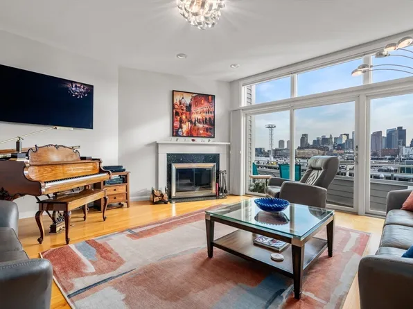 11 Constellation Wharf #11, Charlestown, MA 02129