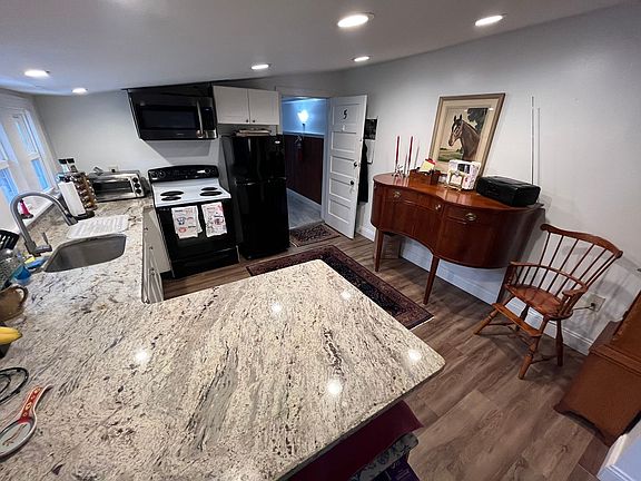 3rd image of 1377 Creek Rd Unit 5