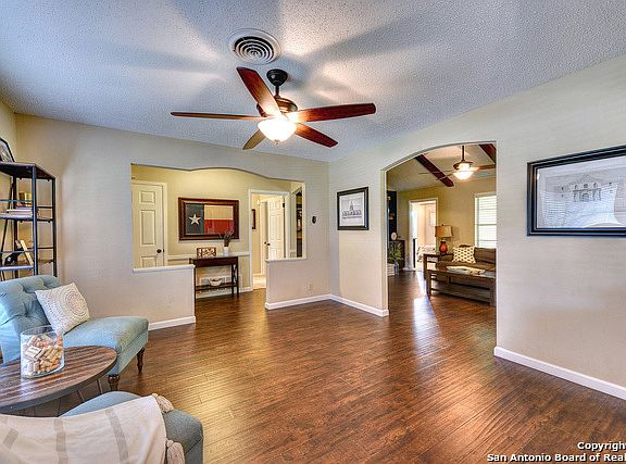 5th image of 734 Firefly Dr