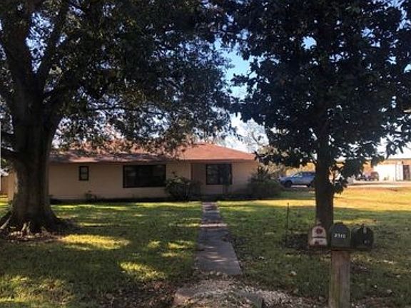 3rd image of 2315 Lilac St