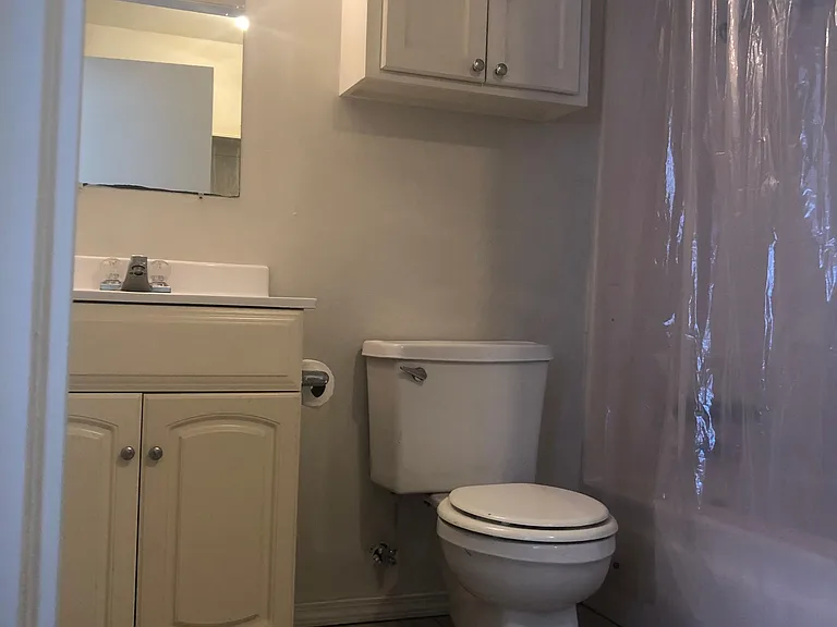 1701 NW 29th St #8 — Photo 10